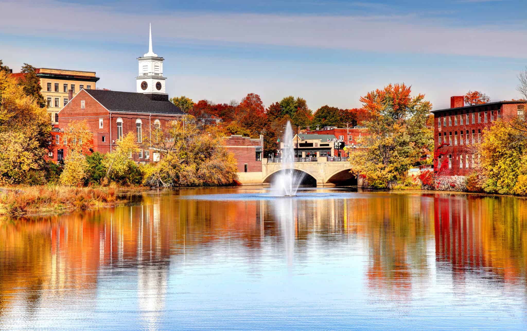 Fountain and buildings in Nashua, NH